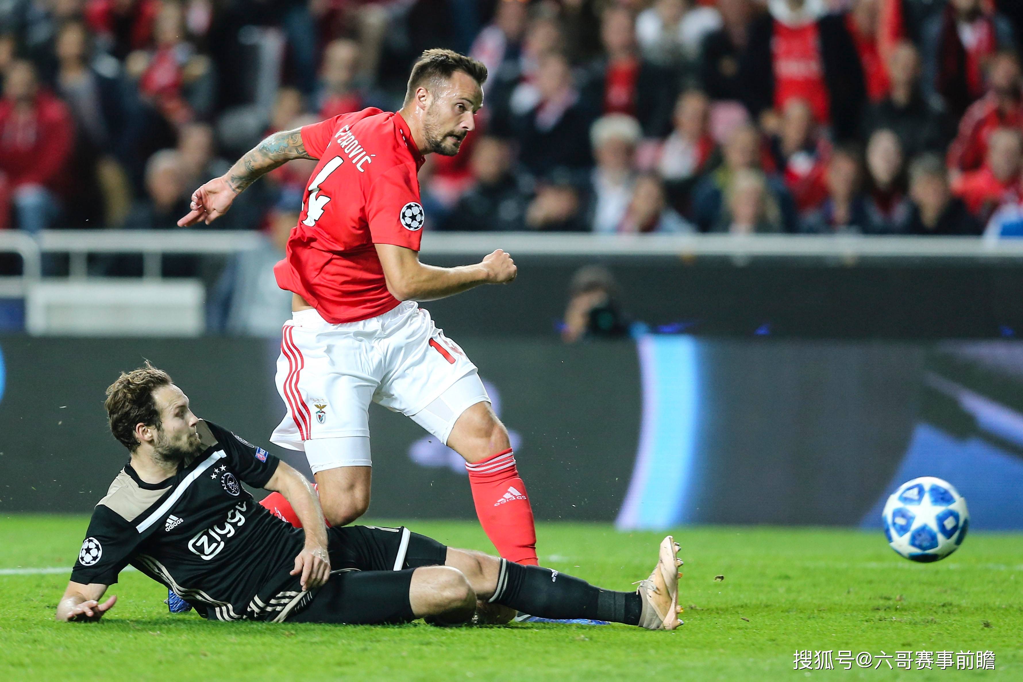 本菲卡迎意甲关键赛,赛后强势反弹,赛场秩序良好,轮换策略成焦点 本菲卡迎意甲关键赛,赛后强势反弹,赛场秩序良好,轮换策略成焦点