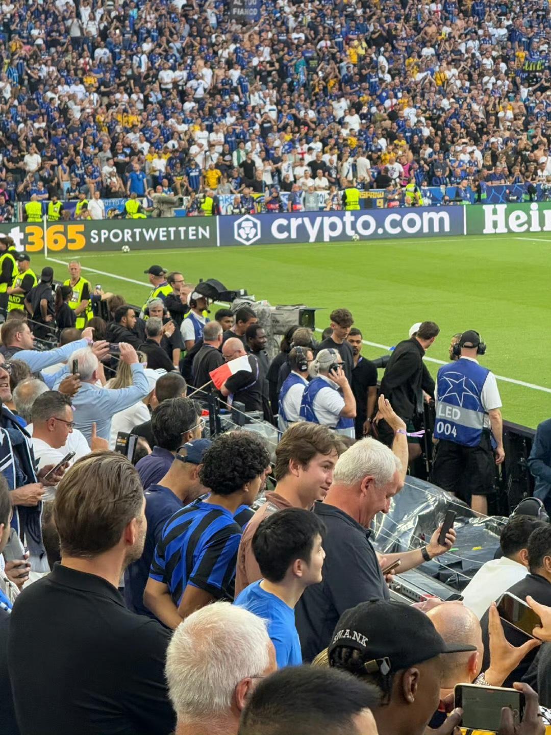 集结日皇家马德里备战欧联，篮板制胜细节曝光，管理层满意，临场指挥获称赞 