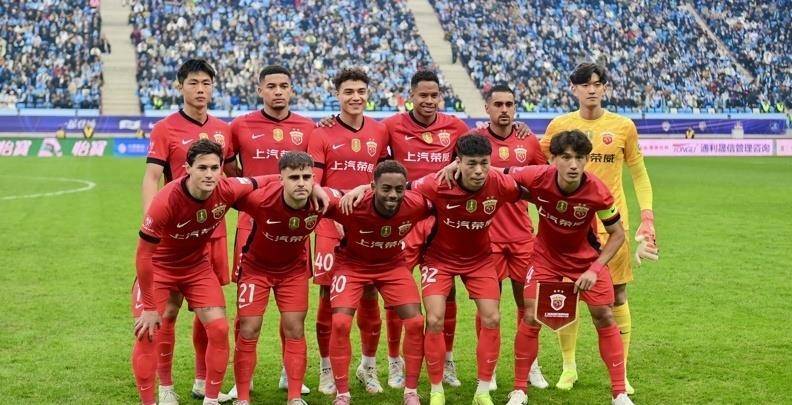 关于赛地聚焦——足总杯今夜热度飙升；上海海港战术微调；态度坚定；轮换策略成焦点的信息