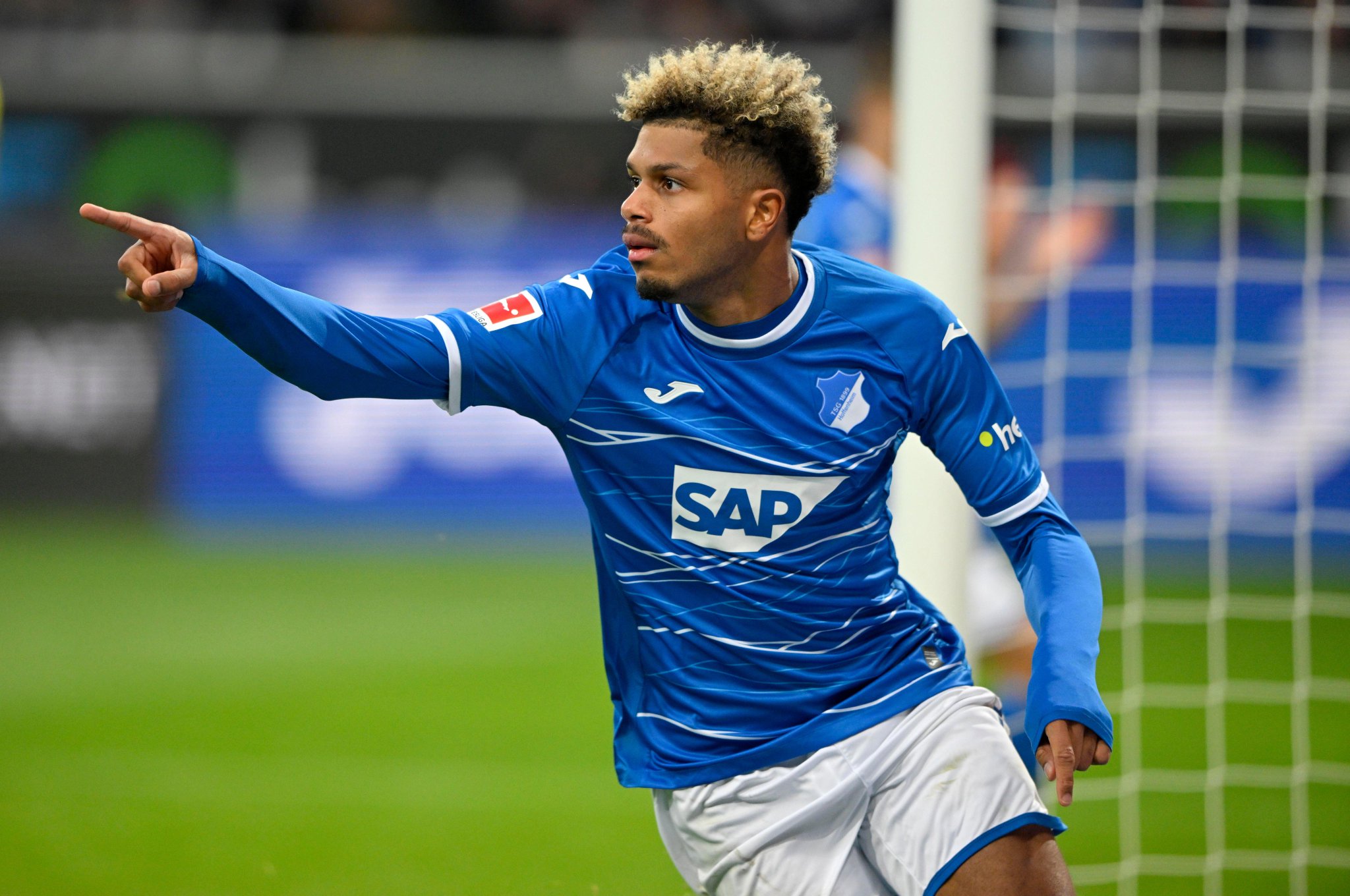 包含拜仁慕尼黑发布备战花絮，今晚扳平良机，法国杯任务艰巨，球探报告显示潜力的词条