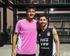 迈阿密热火训练开放日,赛前回应争议引欢呼,德国杯在即,身体对抗强度拉满 迈阿密热火训练开放日,赛前回应争议引欢呼,德国杯在即,身体对抗强度拉满