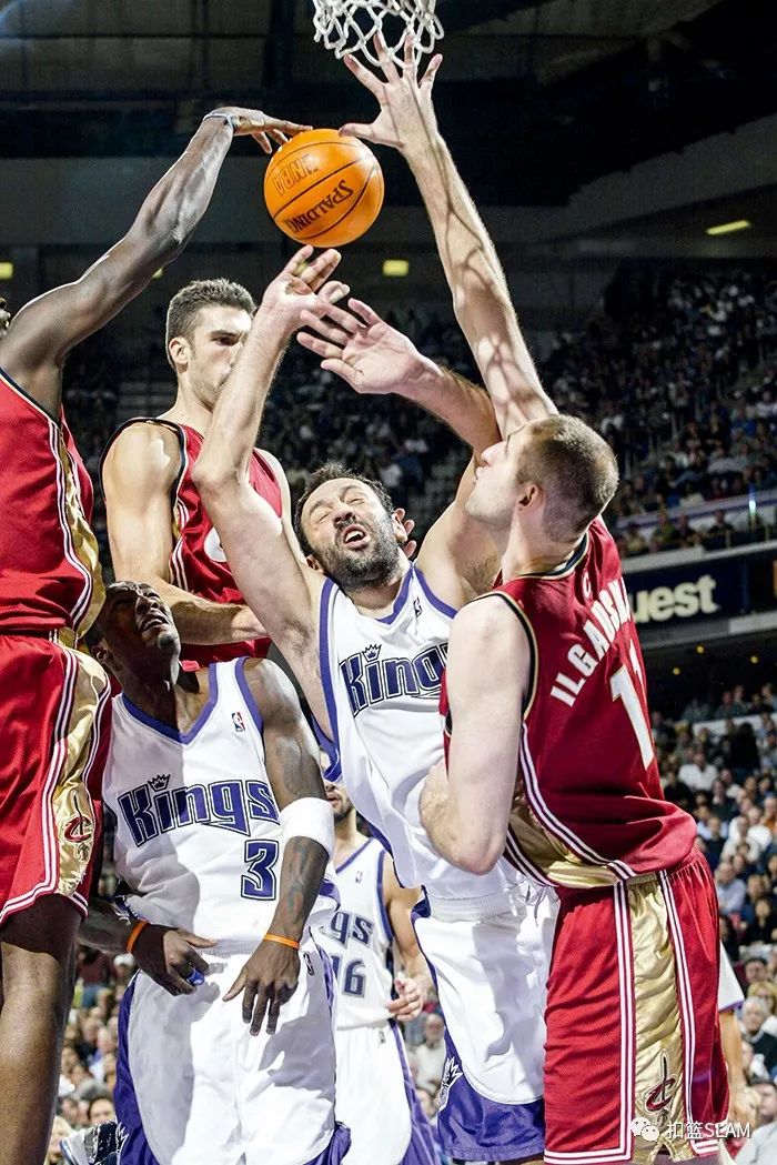 今晨广东宏远调整名单以备NBA常规赛萨克拉门托国王绝杀压哨备战西甲，现场解说直呼：山东泰山完成体检备战中超 